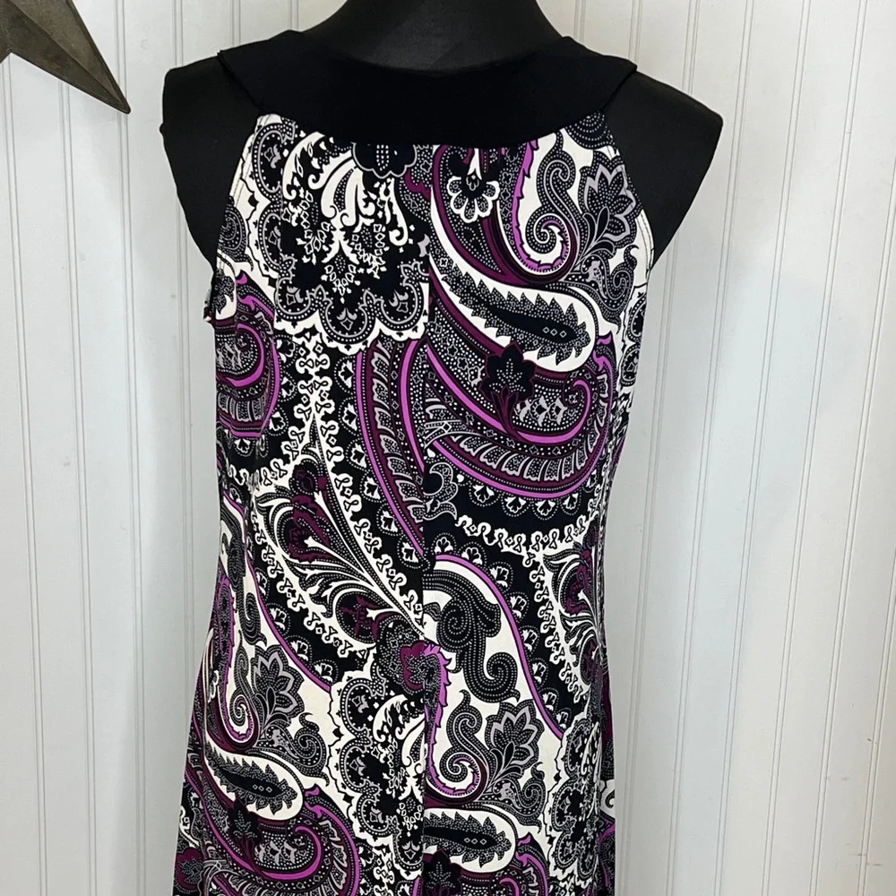 Elegant Paisley Mini Dress in Black, White, and Pink - Picture 8 of 11